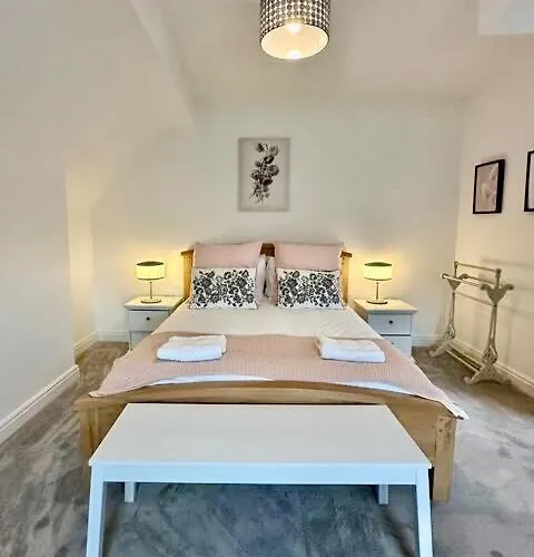 King\'S Road Apartments